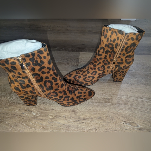 New In Box - Smash Shoes Leopard Print Ankle Booties Size 10 - Picture 2 of 4